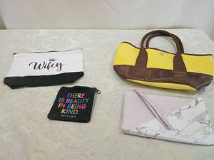 lot 72 image: Decorative Makeup Bags Bundle - Wifey and Inspirational Quote items as pictured