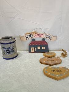 lot 76 image: Home Sweet Home Decorative Collection Set