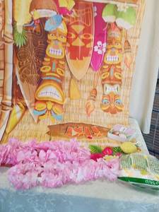 lot 80 image: Hawaiian Luau Party Decoration Set