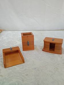 lot 122 image: Art Deco Style Bakelite Desk Set with Metal Figures