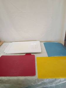 lot 123 image: Mixed Color Cutting Boards Set