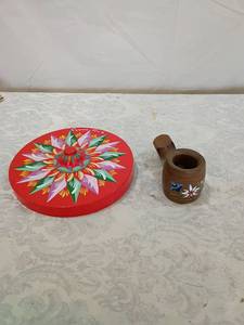 lot 132 image: Costa Rica Hand Painted Folk Art Set