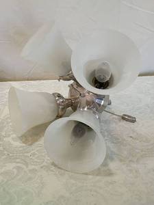 lot 136 image: Ceiling light (item got broken please dont bid on item)