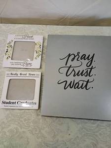 lot 142 image: Inspirational Wall Art with Photo Frames Set