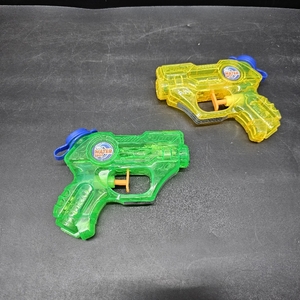 lot 13709 image: 2 Packs Water Guns for Kids Adults, Colorful Squirt Water Pistols, Small Manual Water Soaker Gun Summer Swimming Pool Outdoor Games Beach Water Fighting Toys Gifts for Boys Girls Children