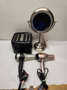 lot 26 image: Home Beauty & Kitchen Bundle
