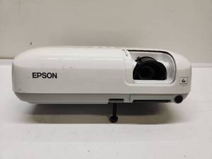 lot 32 image: Epson EX30 LCD Projector