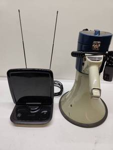 lot 52 image: Radio Shack Powerhorn 32-2038 Megaphone