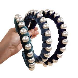 lot 12299 image: Wiwpar Pearl Headbands Velvet Hair Hoop with Pearls Elegant Pearl Head Band No Slip Fashion Hair Accessories for Women Girls (Green)
