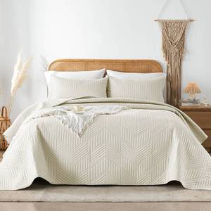lot 17098 image: Davulos KingCal King Quilt Set in Cream, Soft Reversible Microfiber Bedspread for All-Season Use in Bedroom or Dorm, Lightweight Modern Geometric Coverlet (1 Quilt, 2 Pillow Shams)