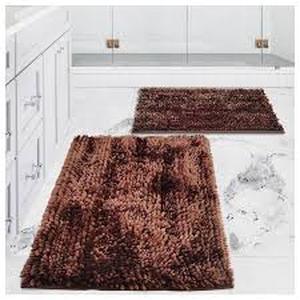 lot 2305 image: Fuzzy brown bath mat 2x2 ft