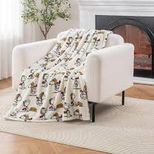 lot 2322 image: Charlie Brown peanuts blanket approximately 5 ft by 5 ft