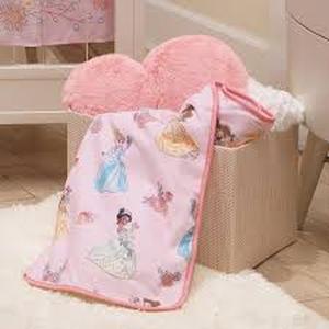 lot 3964 image: Disney princess blanket