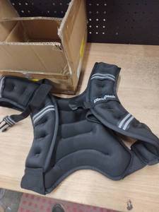 lot 1597 image: Black weighted vest pick peak 12 lb