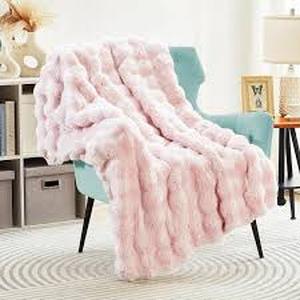 lot 3029 image: Pink Heated throw blanket