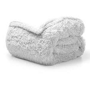 lot 11473 image: White Shaggy Duvet Cover (Unknown Size)