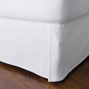 lot 20469 image: White Bed Skirt - Full