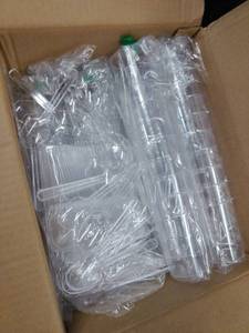 lot 17221 image: A pack full of plasticware for fudge