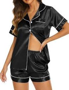 lot 12418 image: Ekouaer Black Satin Pajama Set Size S