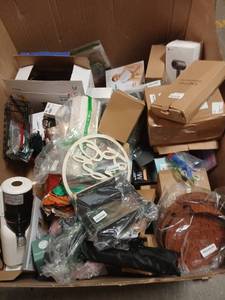 lot 3933 image: Pallet of Miscellaneous Items That May Be Broken And or Missing Pieces