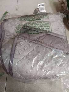 lot 59457 image: Maxtid 5lb Weighted Blanket 36x48 - Retail $35