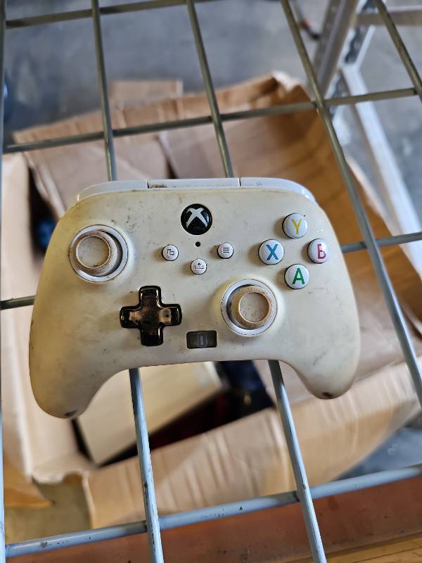 lot 8902 image: Xbox One White Wireless Controller