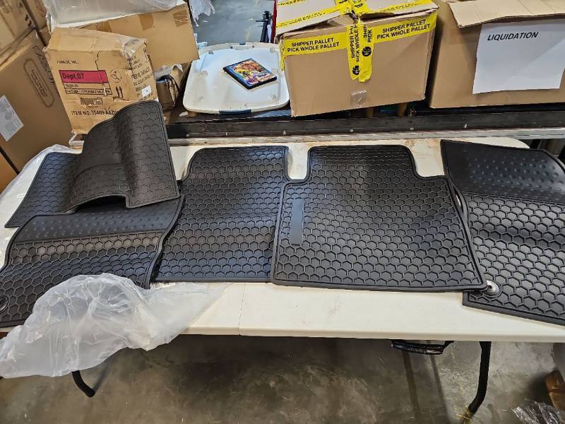lot 30641 image: 5 Pc Car Flooor Mats
