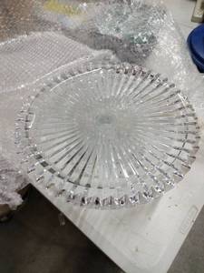 lot 18640 image: Mikasa Crown Jewel cake stand