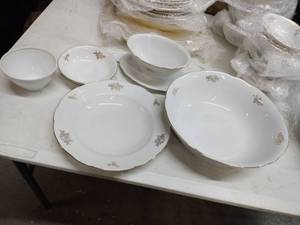 lot 18643 image: Vintage Ba Aria Porcelain Serving Set - 37 Pcs