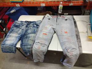 lot 18649 image: Set of 3 PantsShorts