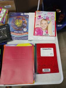 lot 18669 image: Lot of Miscellaneous School Supplies
