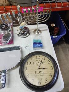 lot 18670 image: Lot of Miscellaneous Home Items