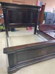 lot 13877 image: Pulaski Furniture Bedroom Caldwell Traditional King Bed P012-BR-K3 - Retail - $2000.00