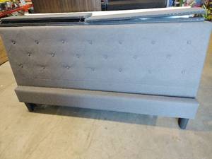 lot 13910 image: Modern Gray Tufted King Size Bed - Retail $150