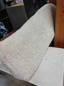 lot 13916 image: King Size Headboard Head Rest Pillow - Retail $0