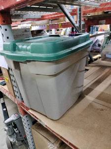 lot 13950 image: Tote of Miscellaneous CDs - Retail $0