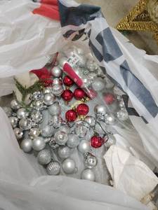 lot 18707 image: Miscellaneous Christmas Tree Decorations
