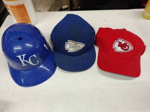 lot 18708 image: Set of KC ChiefsRoyals Hats