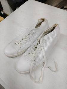 lot 18717 image: Converse All Stars - 13