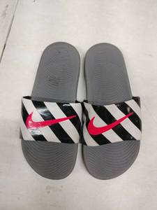 lot 18737 image: Nike Childrens Slides -3Y