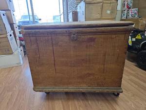 lot 1 image: Massive, Heavy DUTY 1800s Wooden ToolBox