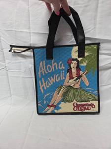 lot 9 image: Granddaddys Luau Insulated Hawaiian Tote Bag