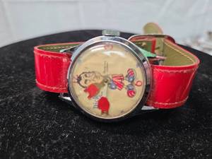 lot 41 image: 1940s Dick Tracy Character Wristwatch by Peace Time Company