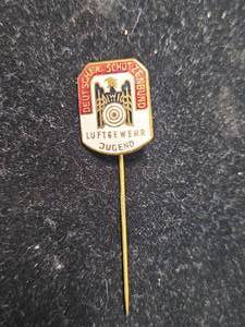 lot 48 image: German Luftgewehr Youth Organization Pin