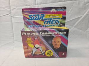 lot 66 image: Star Trek TNG Personal Communicator Toy