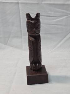 lot 78 image: Northwest Coast Small Totem Carving