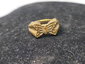 lot 132 image: Avon Floral Design Ring 8.5