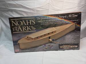lot 171 image: Noahs Ark Model Kit by Minicraft