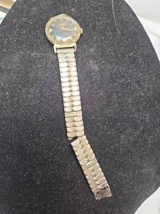 lot 196 image: 1940s Gold Tone Watch with Expandable Band