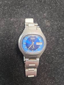 lot 197 image: Seiko 17 Jewels Automatic Day-Date Watch Blue Dial